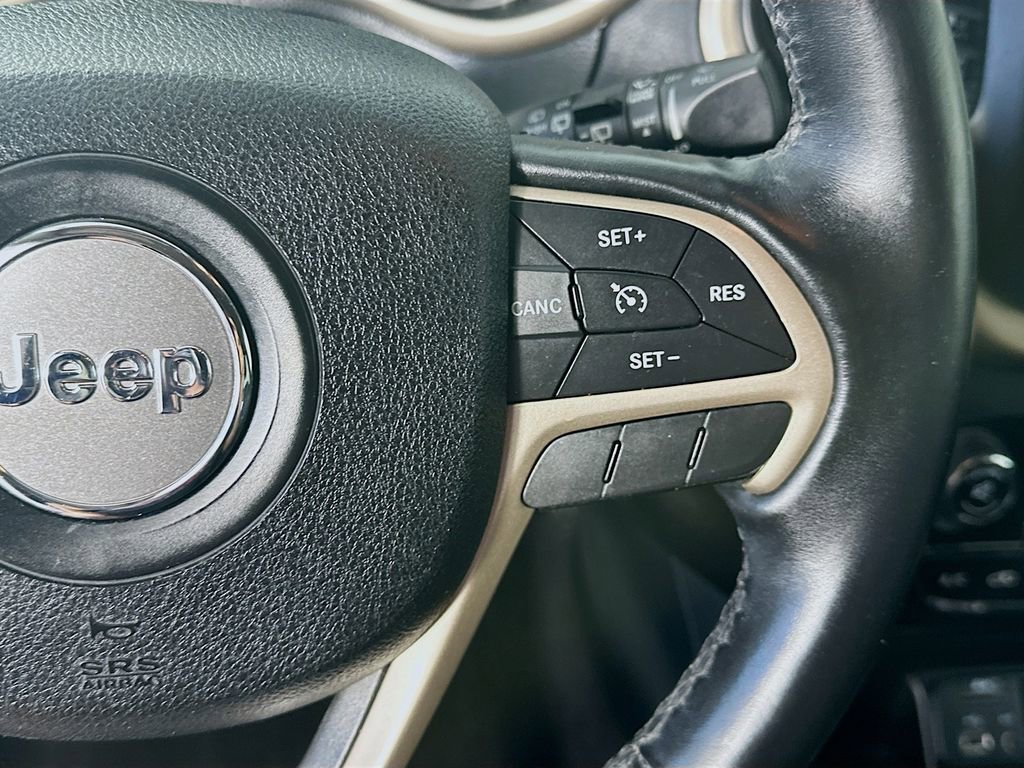 Used 2016 Jeep Cherokee Limited image 25