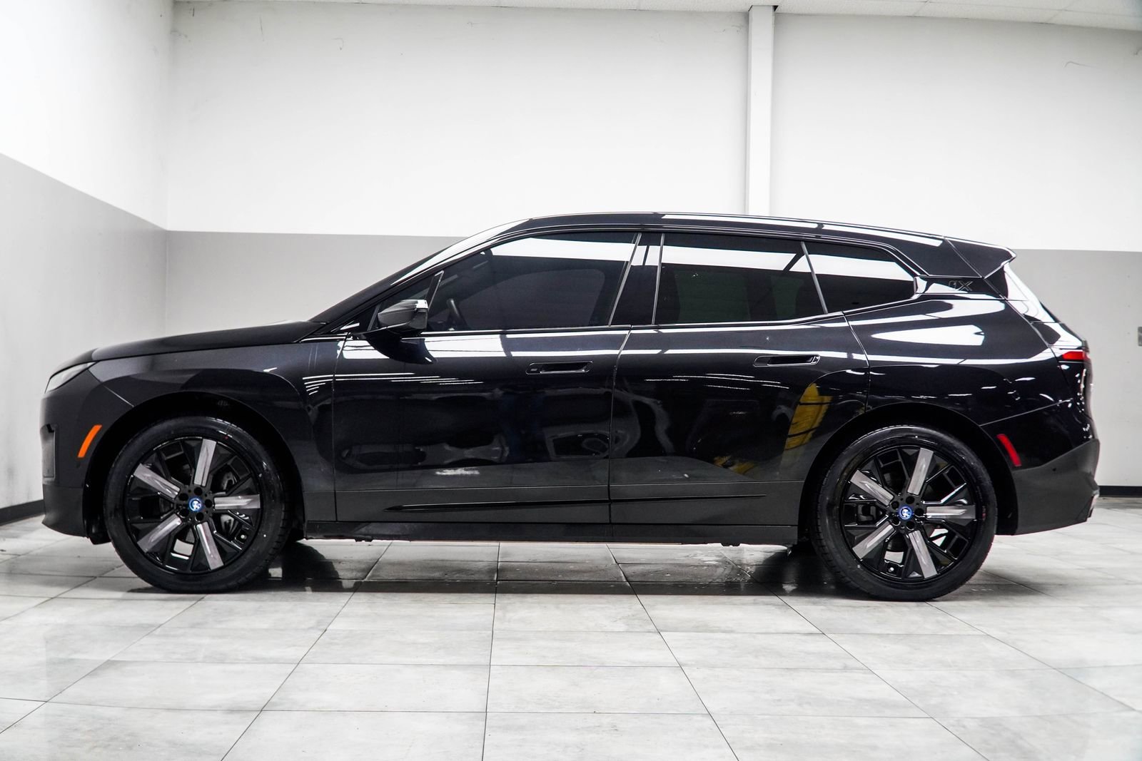 Used 2024 BMW iX xDrive50 AWD/4WD image 12