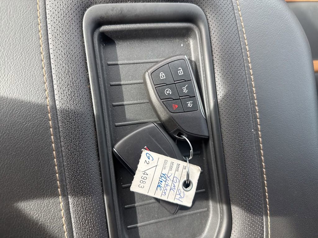 Used 2024 GMC Yukon AT4 w/ Technology Package image 29