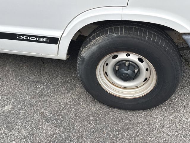 Used 2001 Dodge B1500 image 4