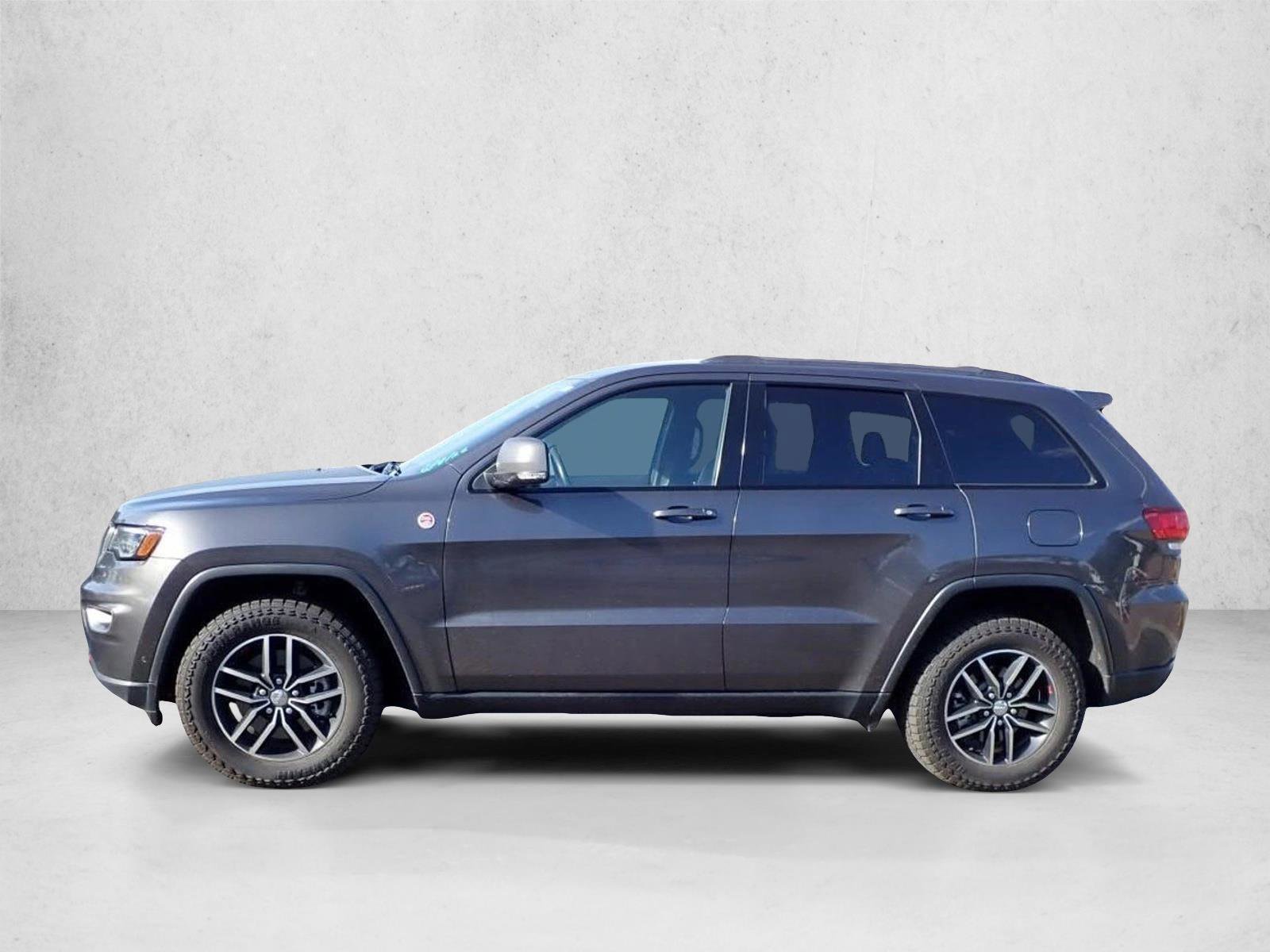Used 2017 Jeep Grand Cherokee Trailhawk w/ Trailhawk Luxury Group AWD/4WD image 2