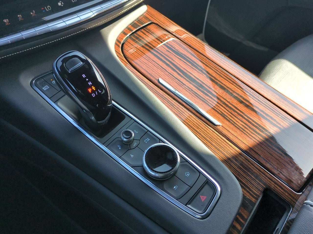 Used 2022 Cadillac Escalade Premium Luxury RWD image 16