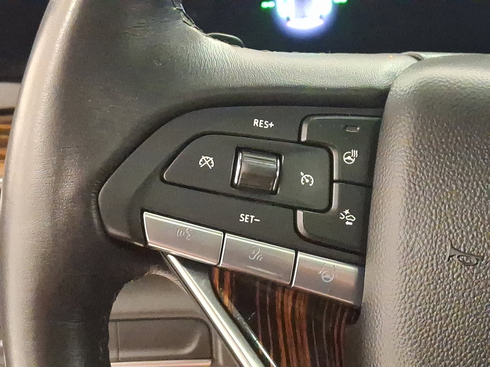 Certified 2023 Cadillac Escalade ESV Premium Luxury image 23