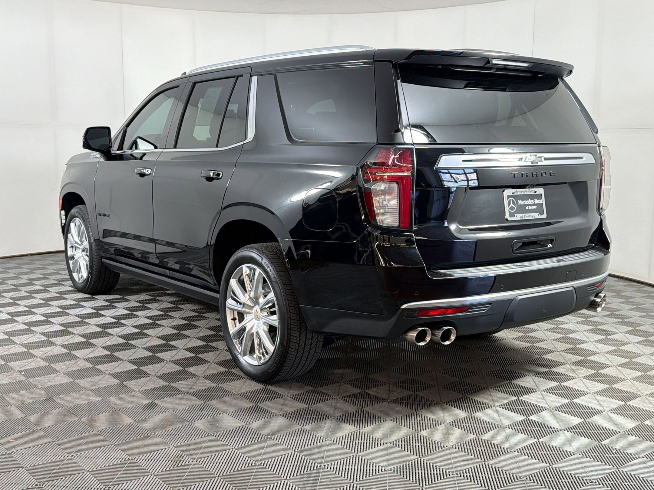 Used 2021 Chevrolet Tahoe High Country w/ Premium Package AWD/4WD image 3