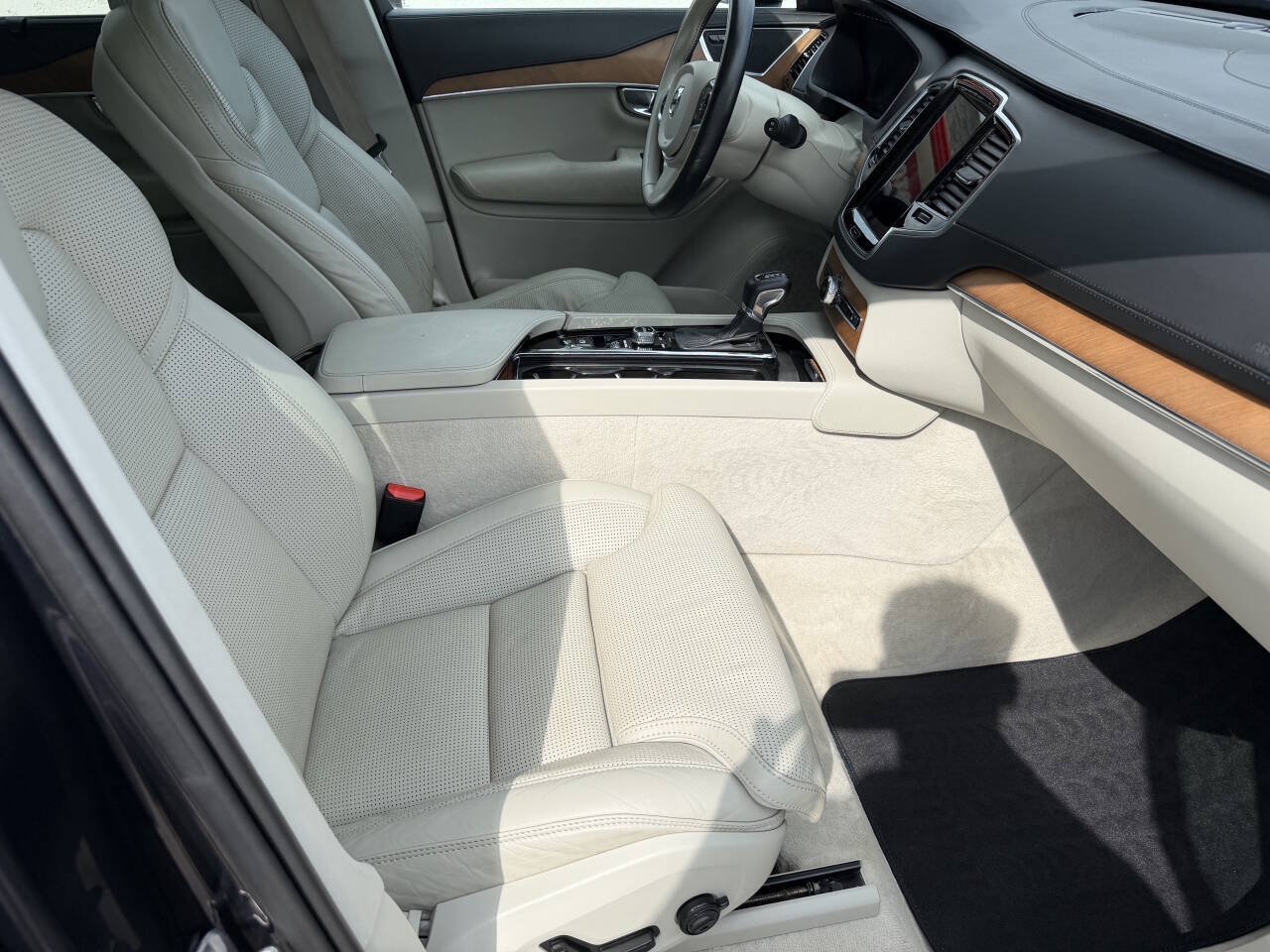 Used 2016 Volvo XC90 T6 Inscription w/ Vision Package AWD/4WD image 22