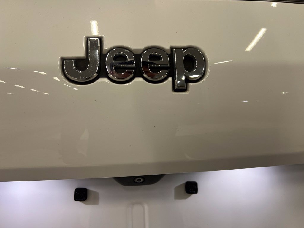 Used 2023 Jeep Grand Cherokee L Laredo RWD image 10