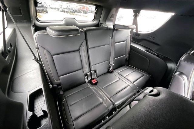 Used 2021 Chevrolet Suburban Premier w/ Premium Package RWD image 40
