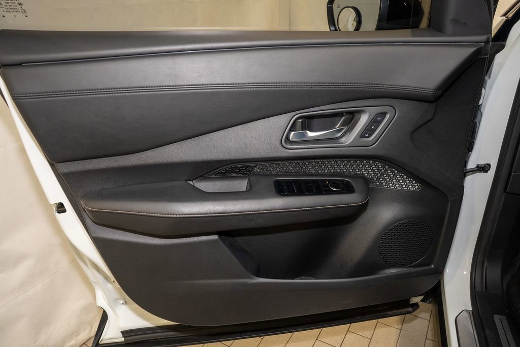 Certified 2023 Nissan Ariya ENGAGE e-4ORCE image 12