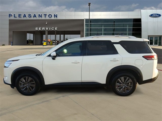 Used 2022 Nissan Pathfinder S image 2