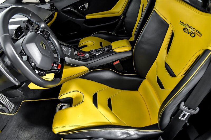 Used 2021 Lamborghini Huracan EVO RWD image 23