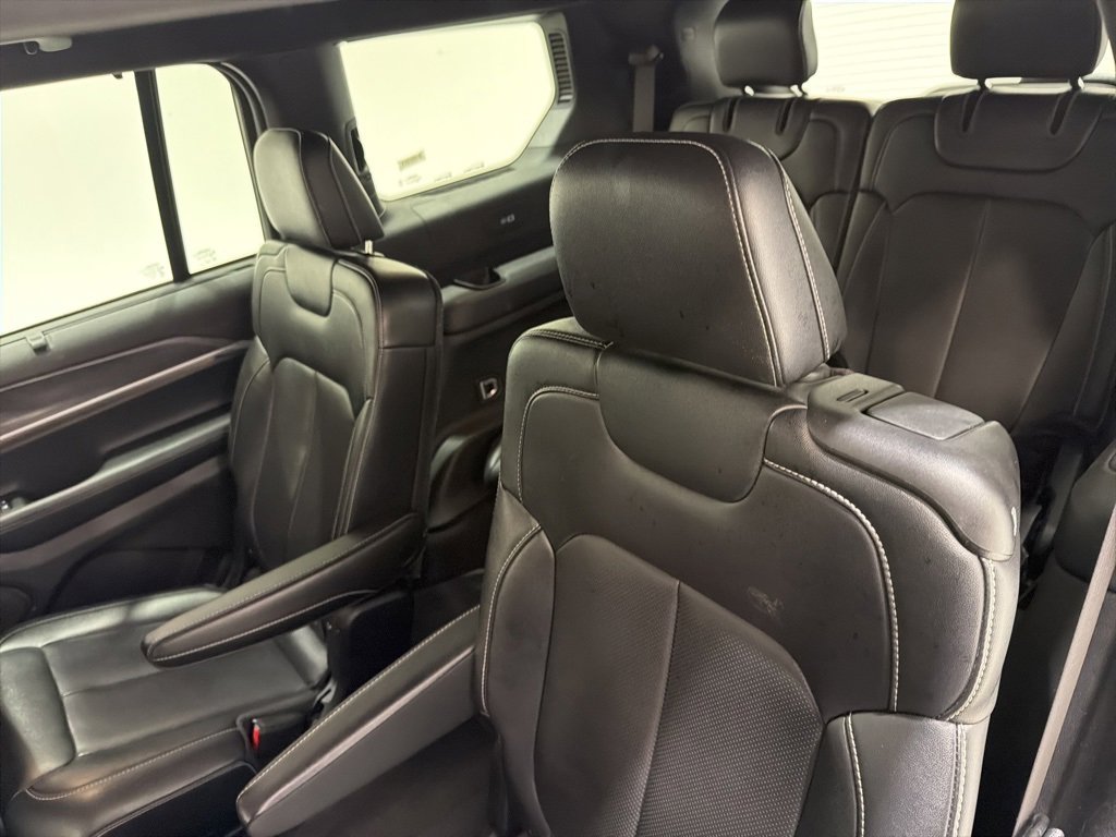 Used 2024 Jeep Grand Cherokee L Limited w/ Luxury Tech Group II image 23