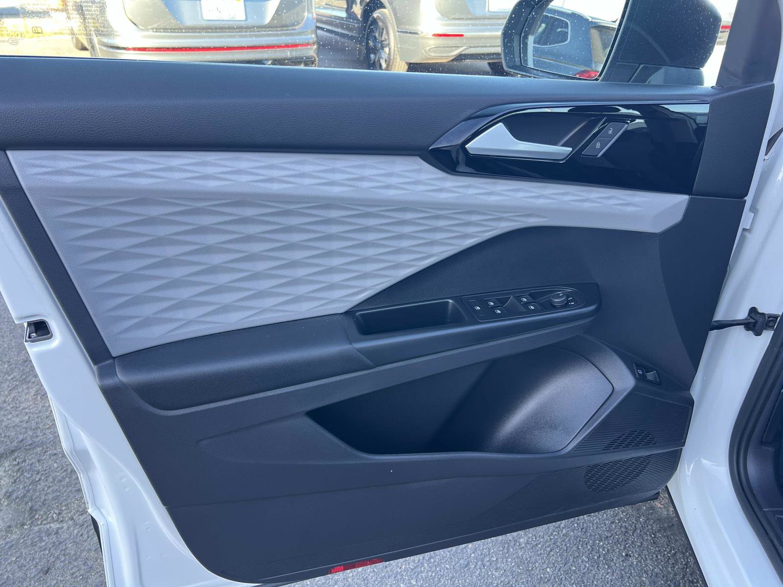 Certified 2022 Volkswagen Taos S image 6