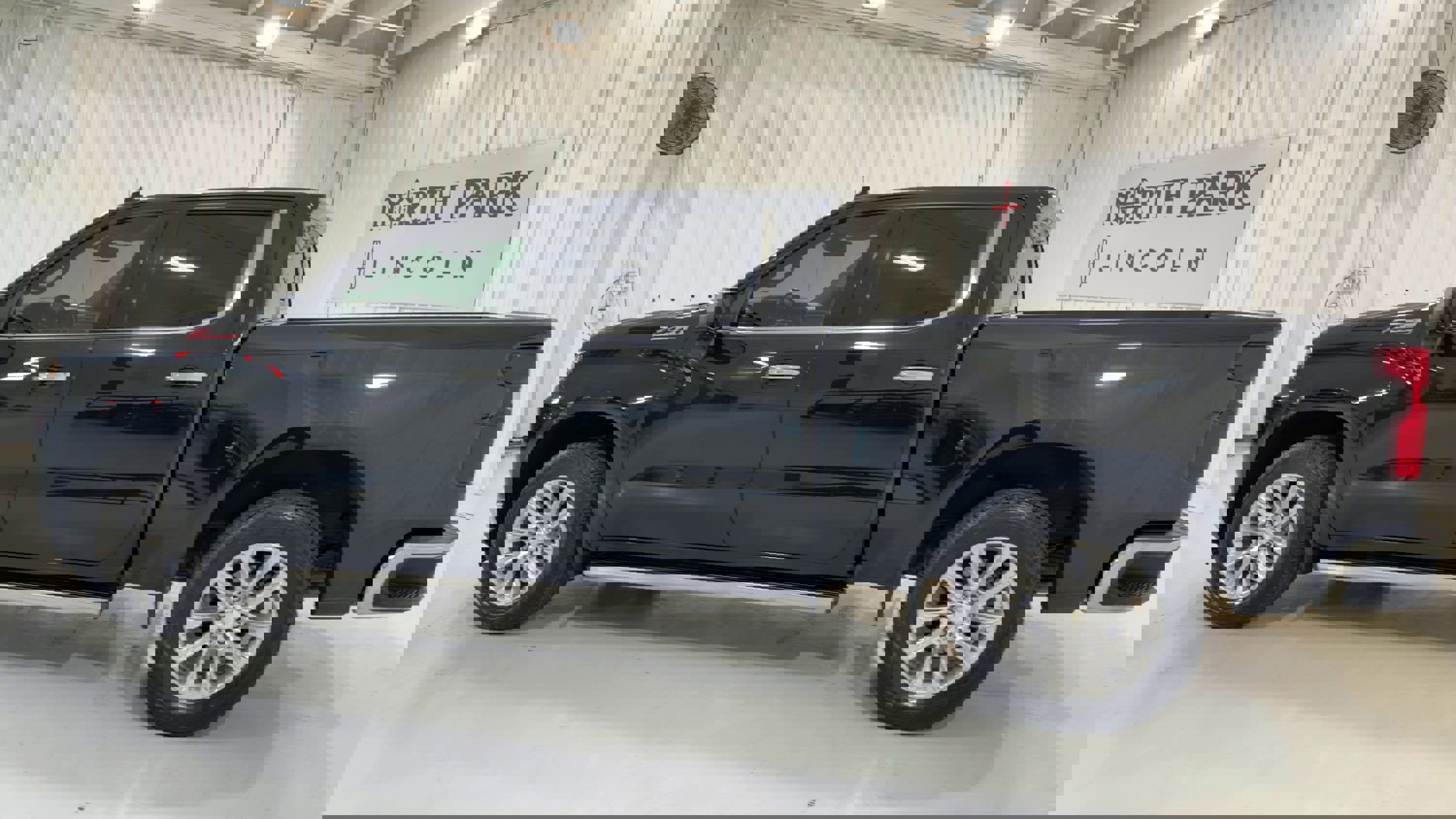 Used 2021 Chevrolet Silverado 1500 LTZ w/ Z71 Off-Road Package image 7