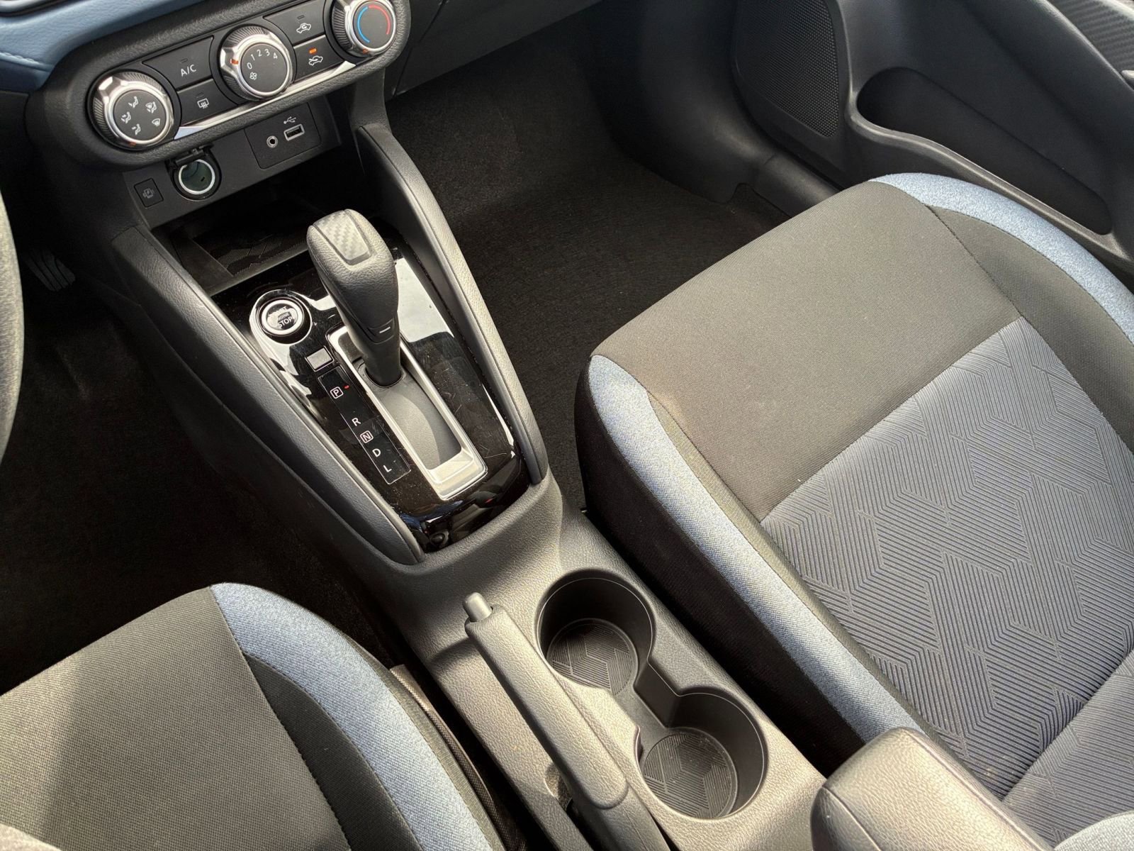 Used 2025 Nissan Versa SV image 39