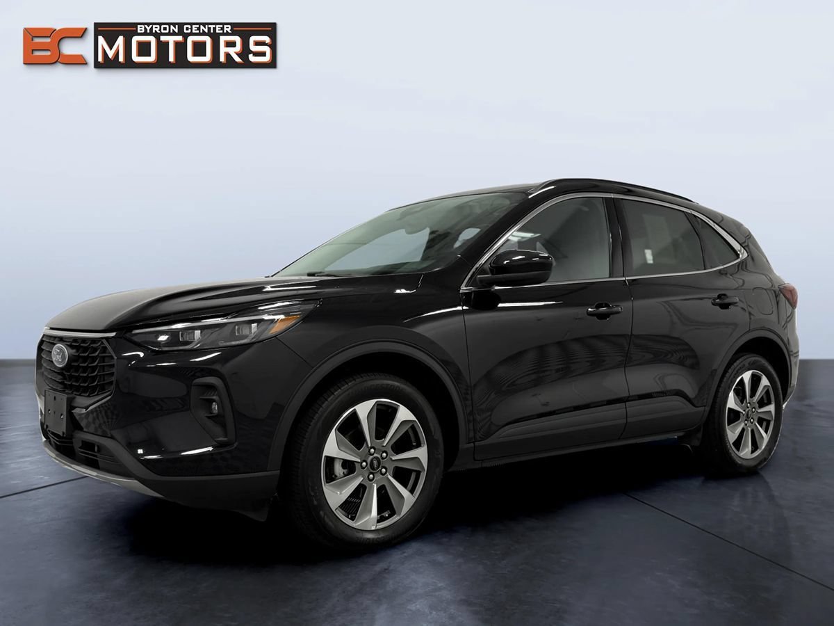 Used 2025 Ford Escape Platinum AWD/4WD image 2