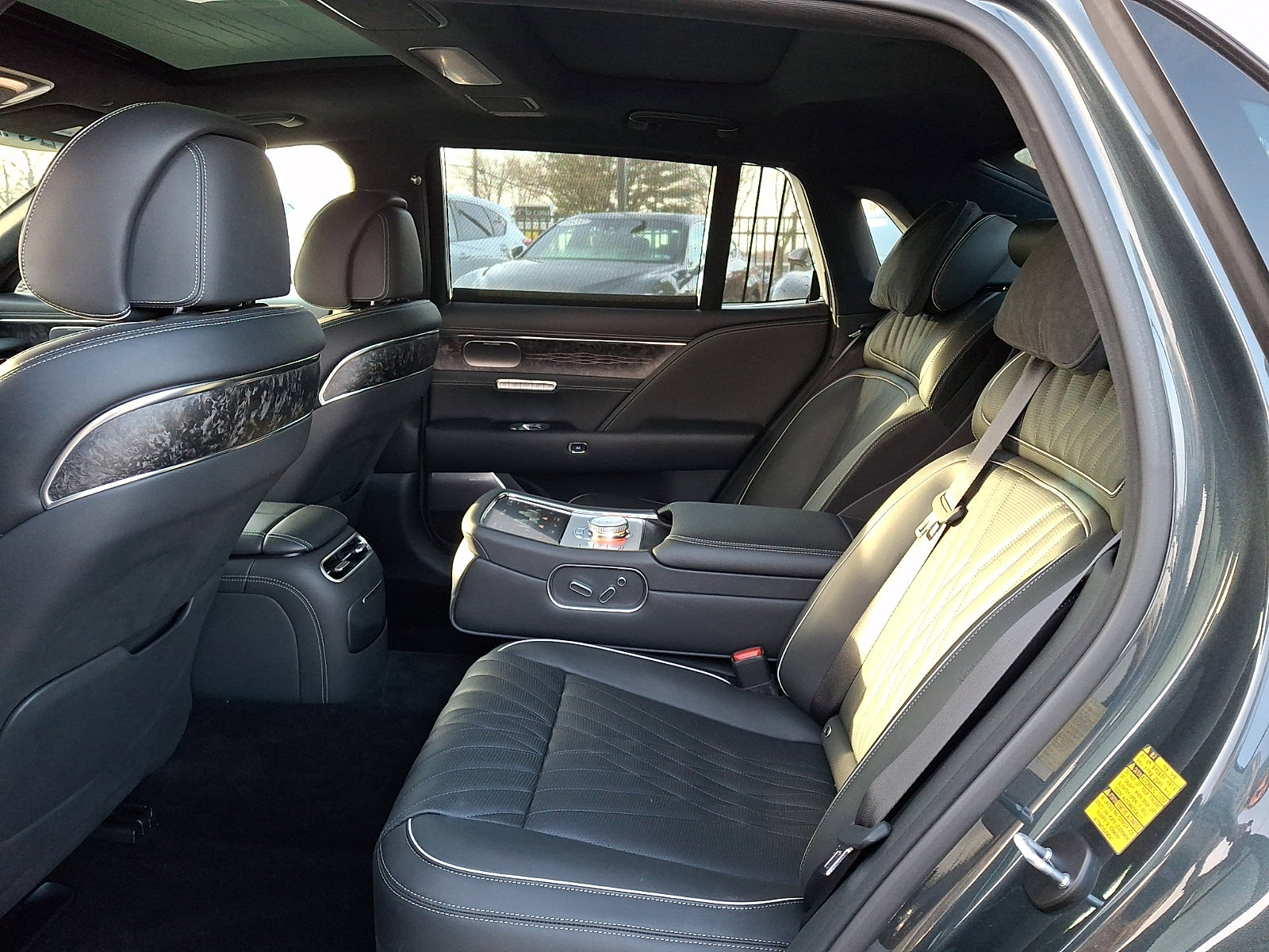 Certified 2023 Genesis G90 3.5T image 10