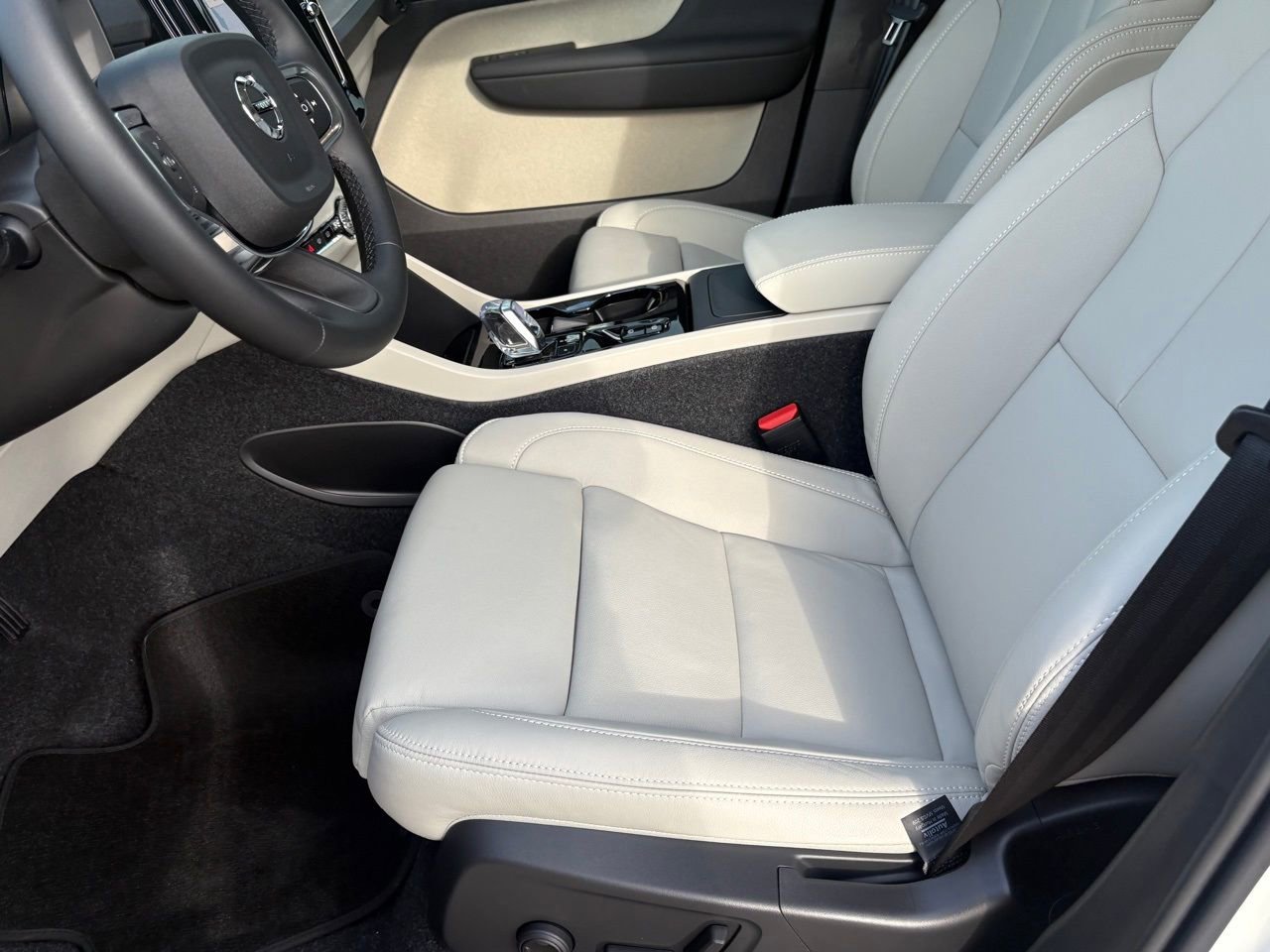 New 2026 Volvo XC40 B5 Plus w/ Protection Package Premier AWD/4WD image 14