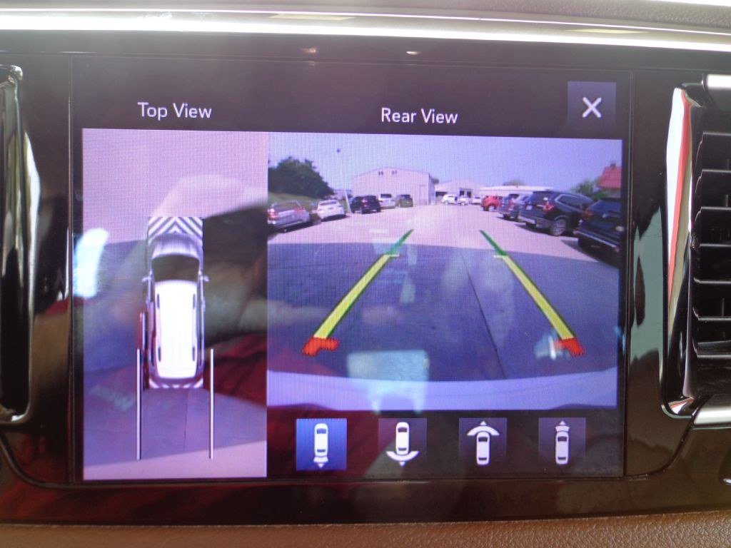 Used 2017 Chrysler Pacifica Limited w/ UConnect Theater Package FWD image 28
