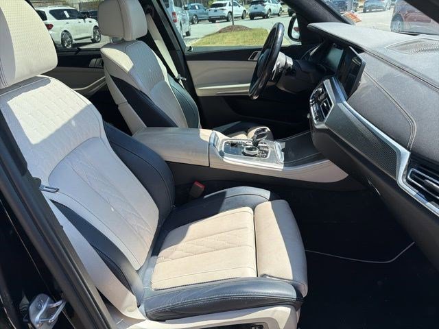 Used 2022 BMW X5 xDrive40i w/ M Sport Package image 25