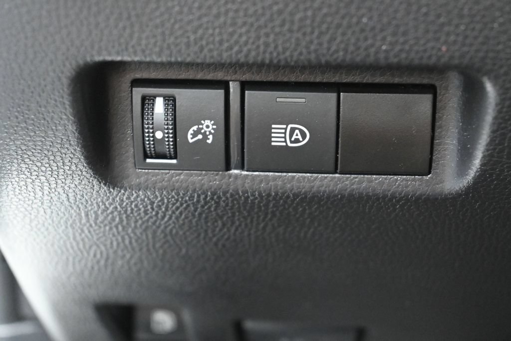 Used 2025 Toyota RAV4 XLE AWD/4WD image 15
