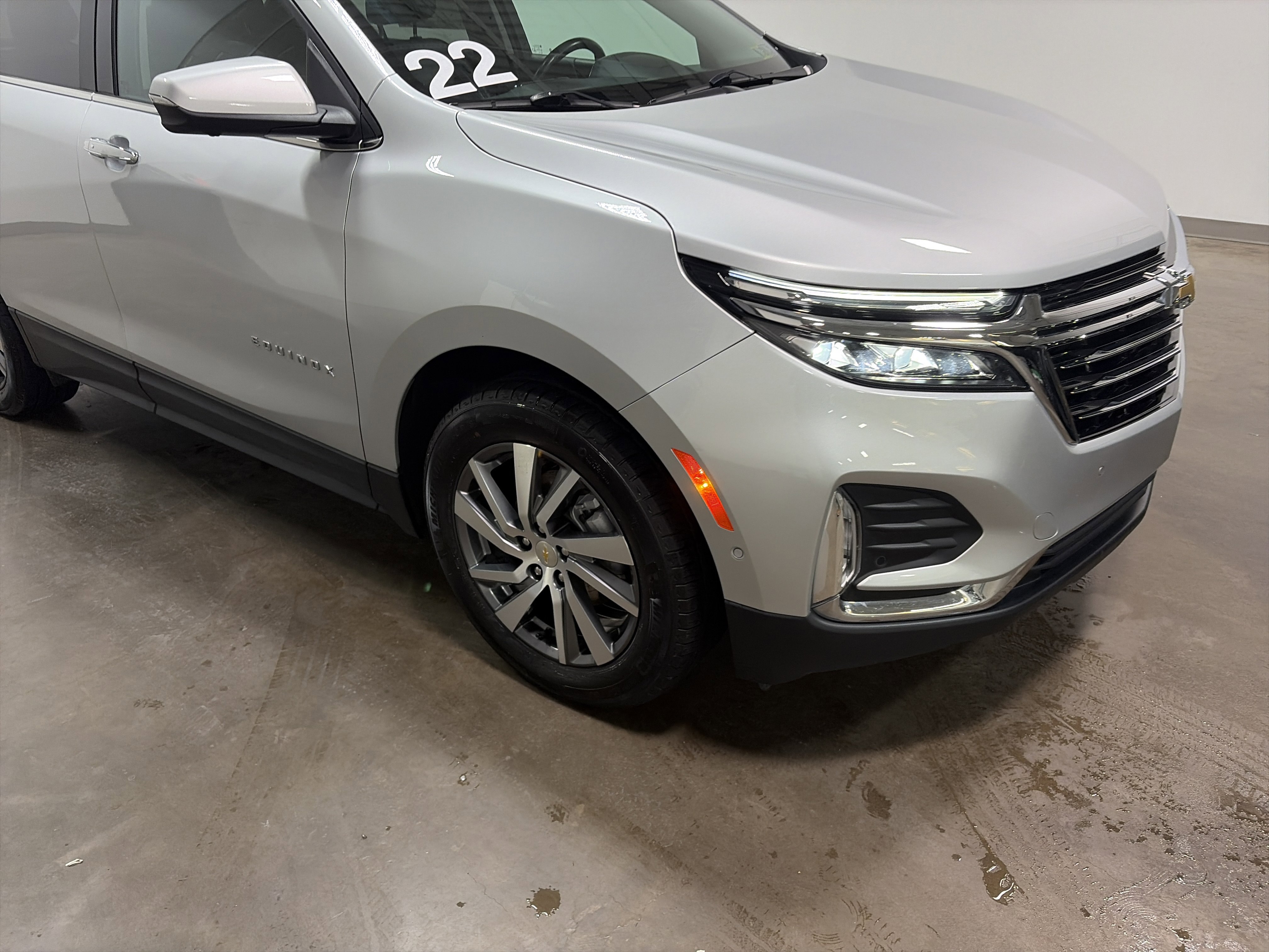 Used 2022 Chevrolet Equinox Premier AWD/4WD image 37