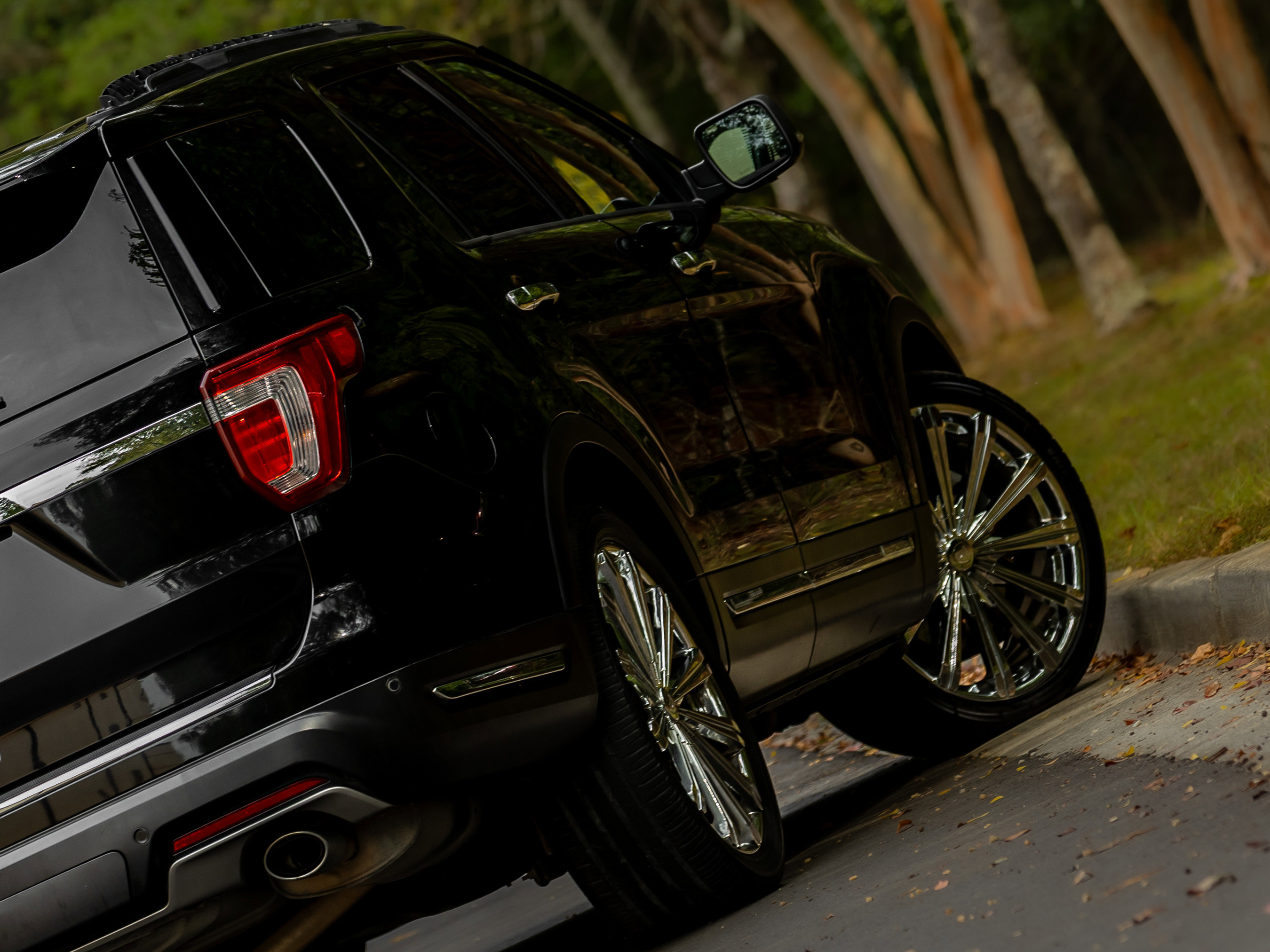 Used 2019 Ford Explorer Limited w/ Class III Trailer Tow Package image 26