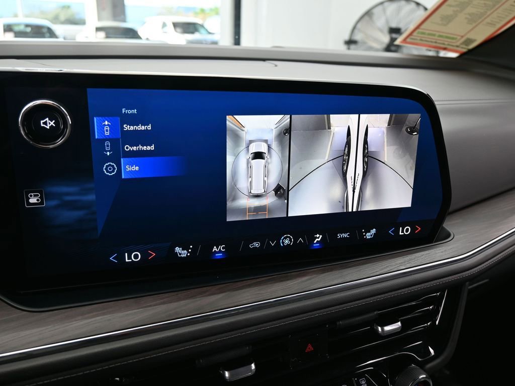 Used 2025 Chevrolet Suburban LT image 30