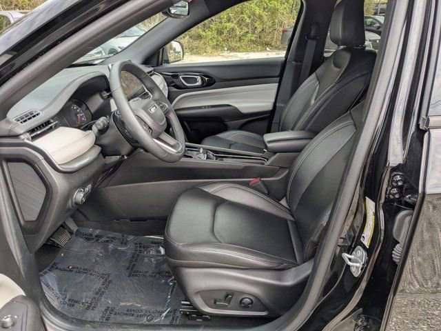 Used 2025 Jeep Compass Limited image 22