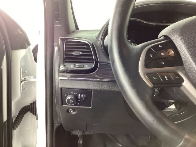 Used 2019 Jeep Grand Cherokee Overland AWD/4WD image 10