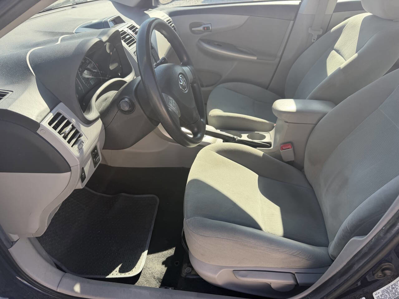 Used 2013 Toyota Corolla LE FWD image 14