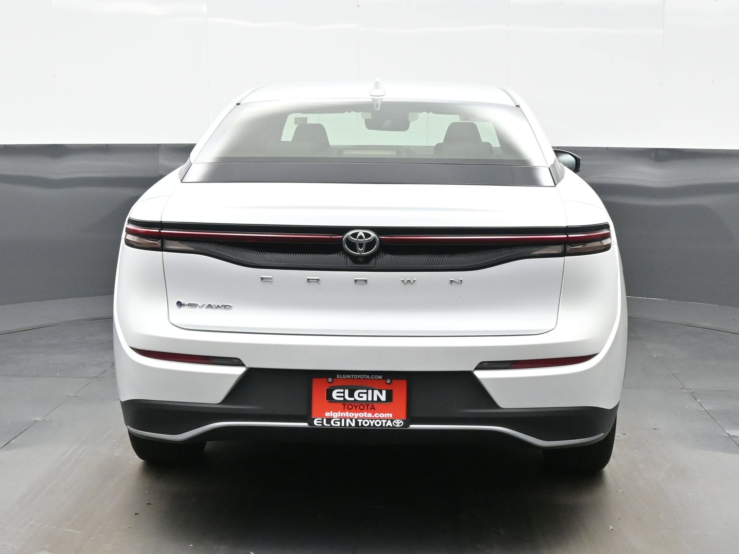 Used 2024 Toyota Crown XLE AWD/4WD image 5