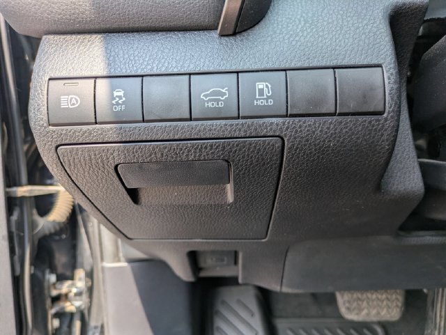Used 2020 Toyota Camry XLE FWD image 16