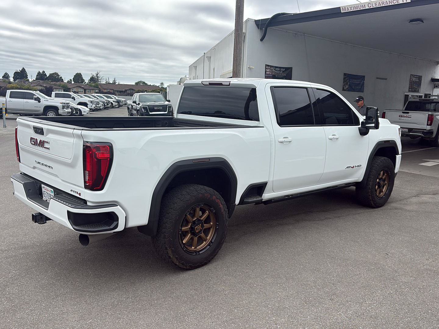 Used 2021 GMC Sierra 2500 AT4 AWD/4WD image 4