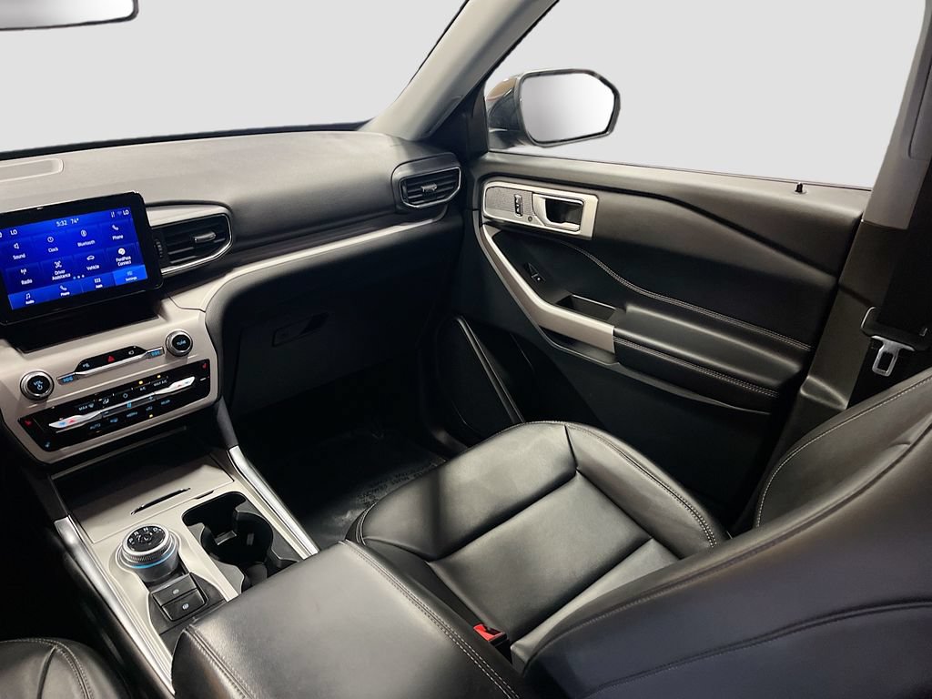 Used 2023 Ford Explorer XLT w/ Equipment Group 202A AWD/4WD image 23