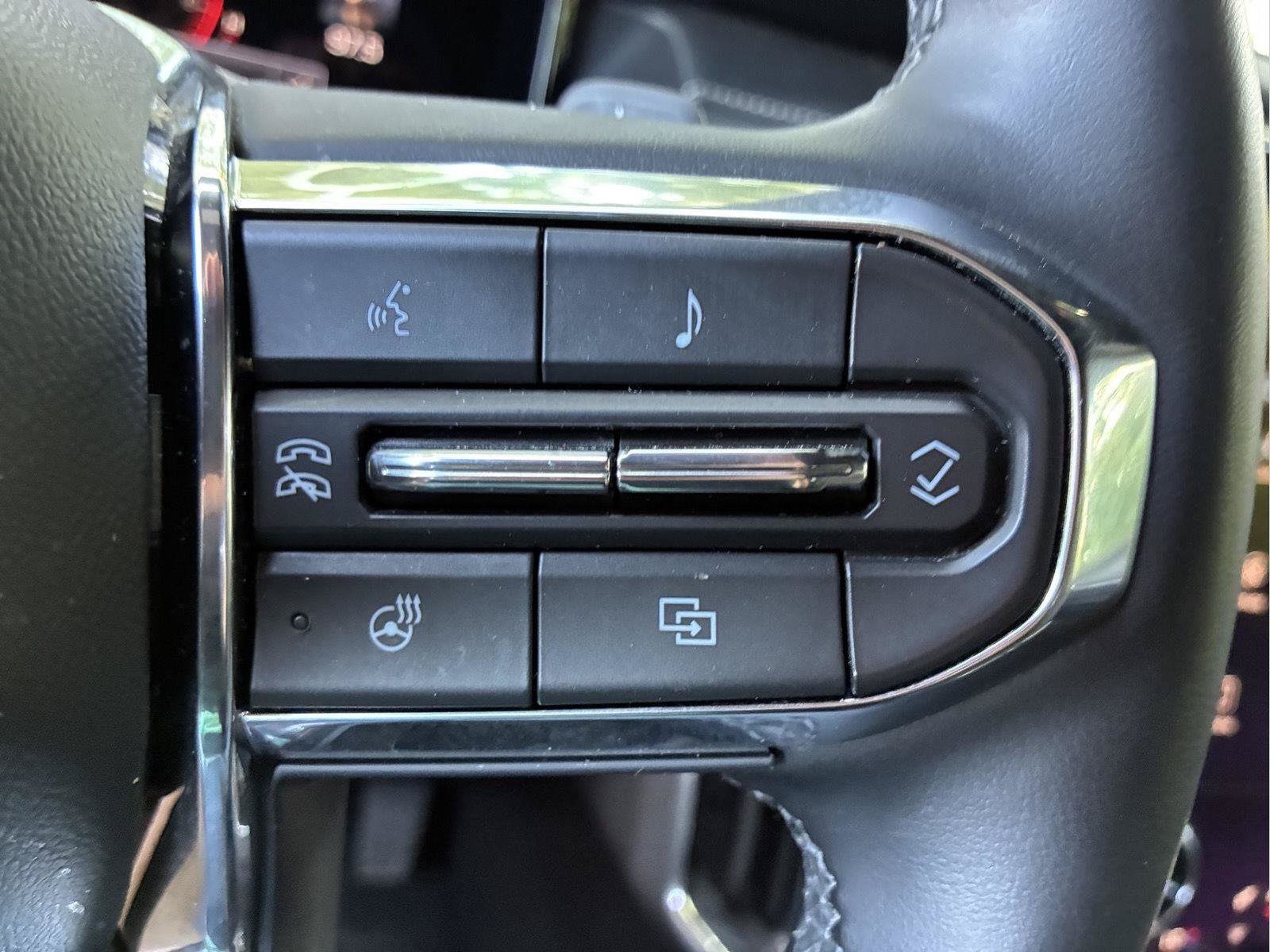 Used 2025 GMC Acadia Elevation w/ Elevation Premium Package AWD/4WD image 28