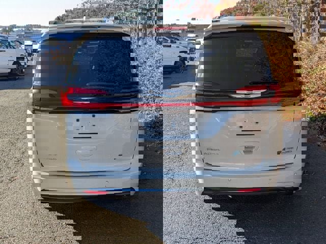 Certified 2021 Chrysler Pacifica Pinnacle image 4