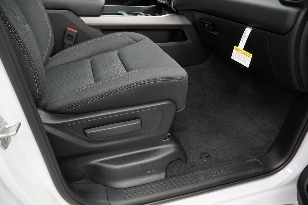 New 2026 RAM 1500 4x4 Crew Cab image 34