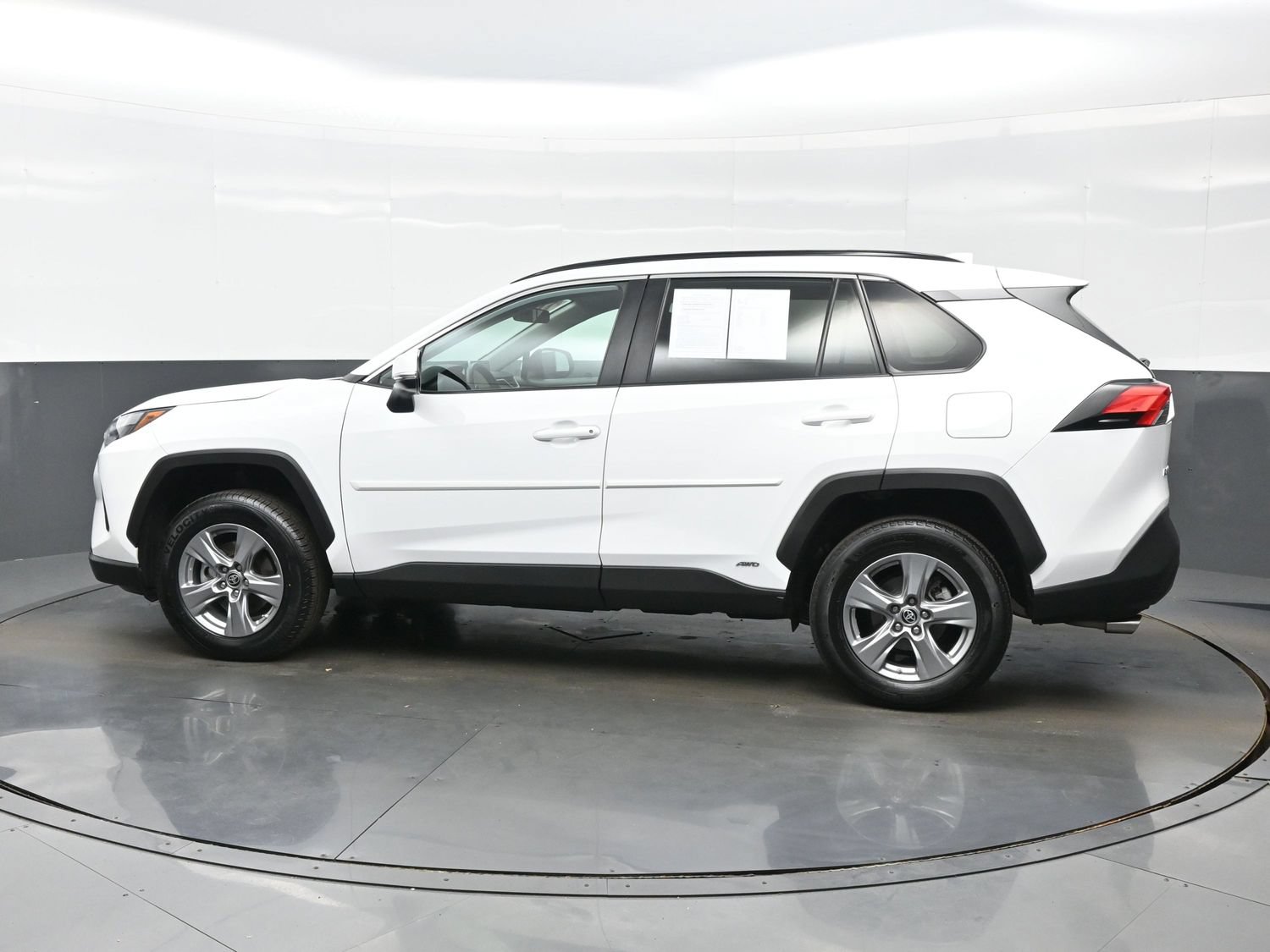 Used 2024 Toyota RAV4 LE AWD/4WD image 3