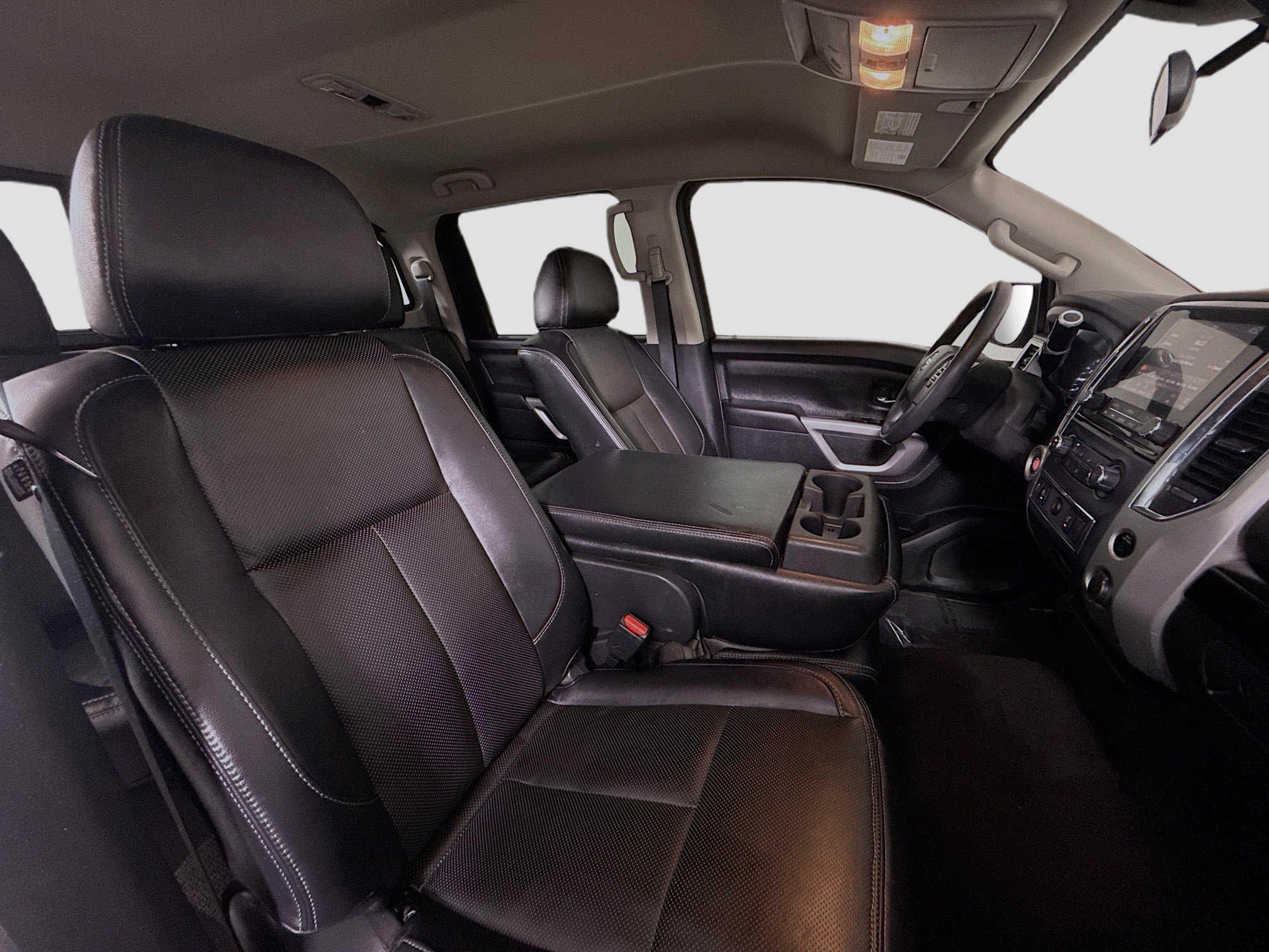 Used 2020 Nissan Titan SV image 29