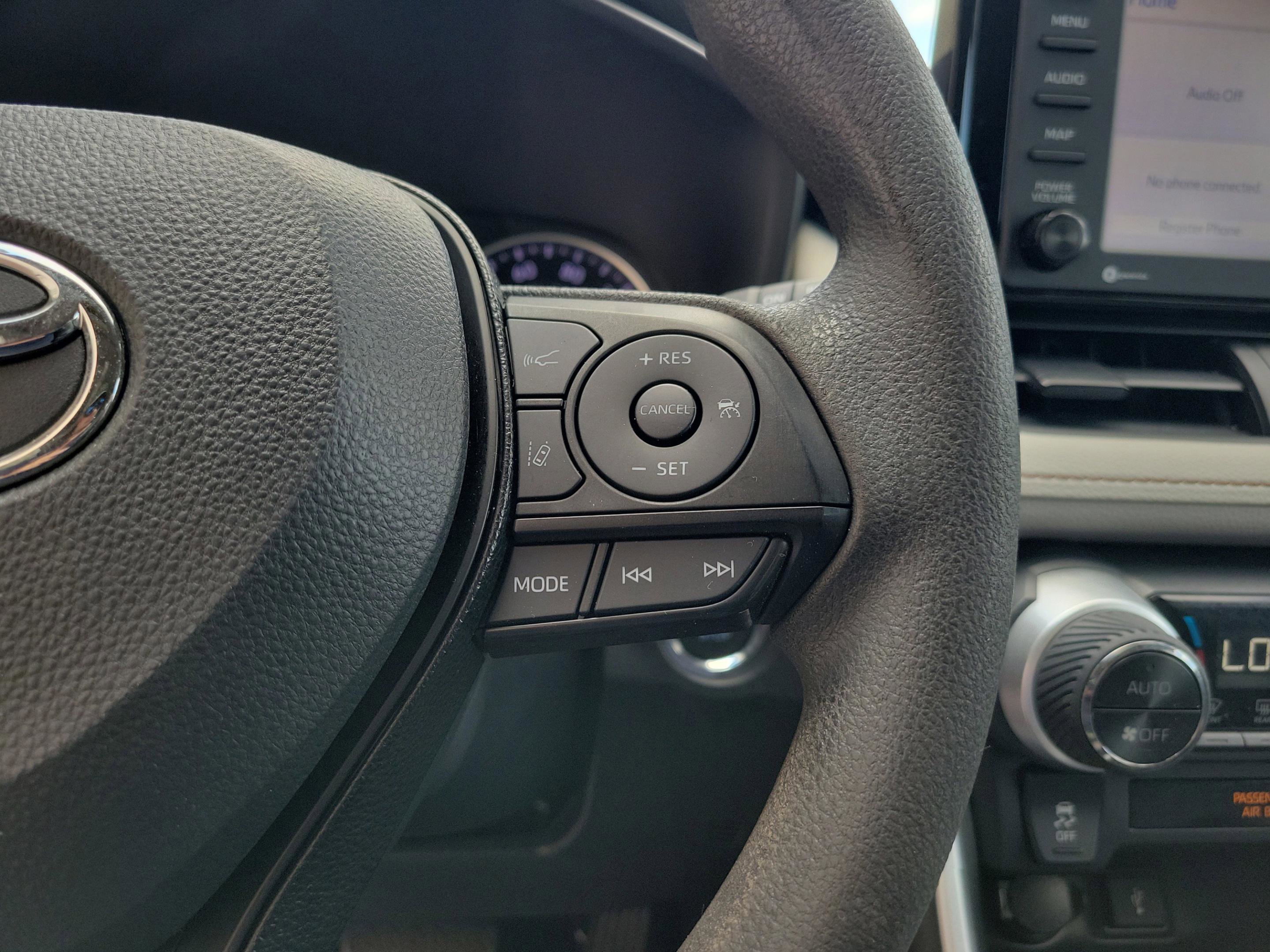 Used 2020 Toyota RAV4 XLE image 10