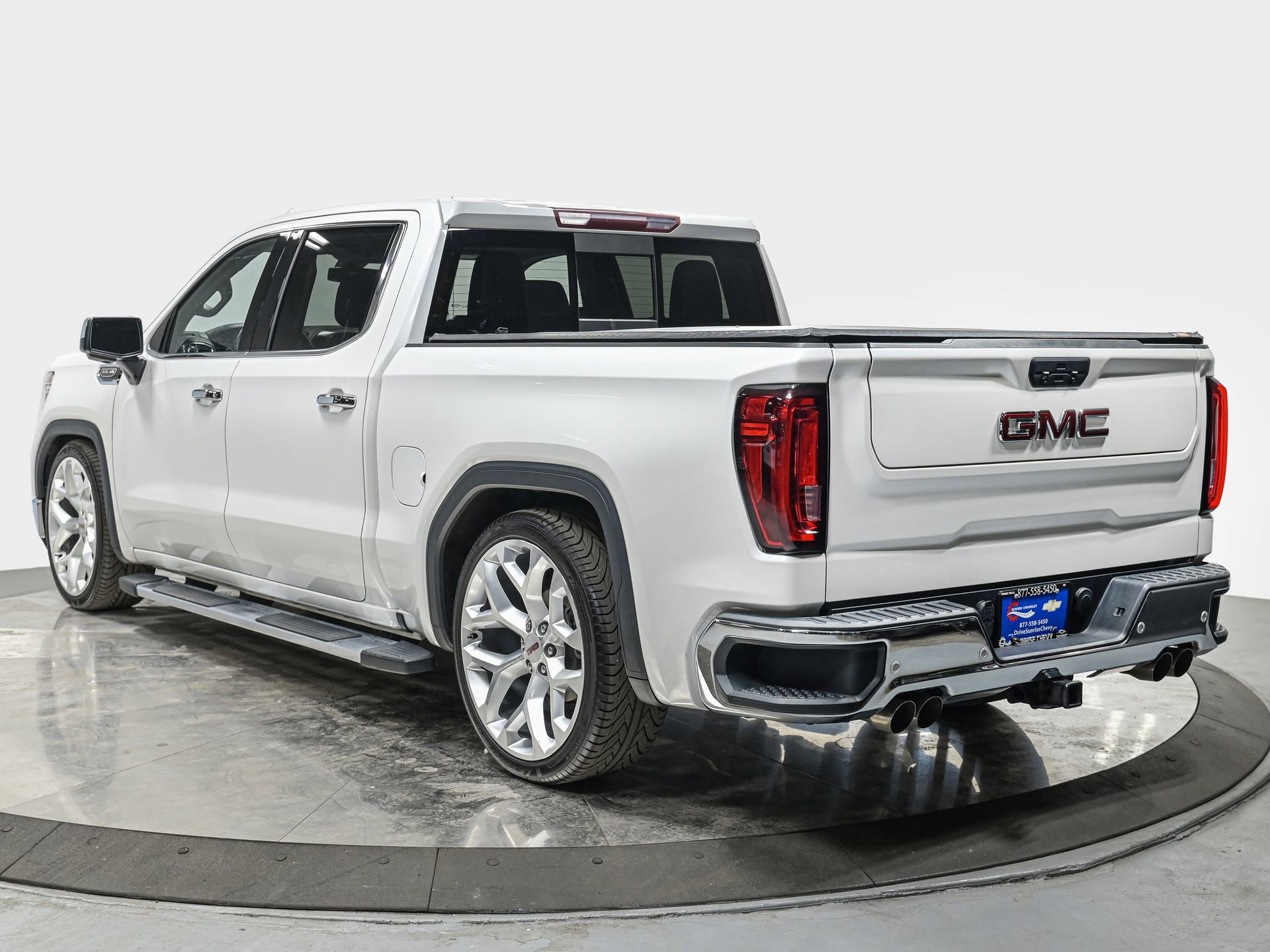 Used 2019 GMC Sierra 1500 SLT w/ SLT Premium Plus Package AWD/4WD image 4
