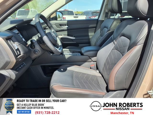Used 2024 Nissan Pathfinder Platinum FWD image 3