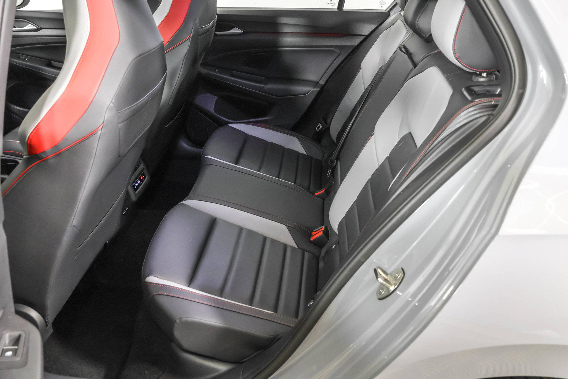 Used 2024 Volkswagen GTI Autobahn FWD image 36