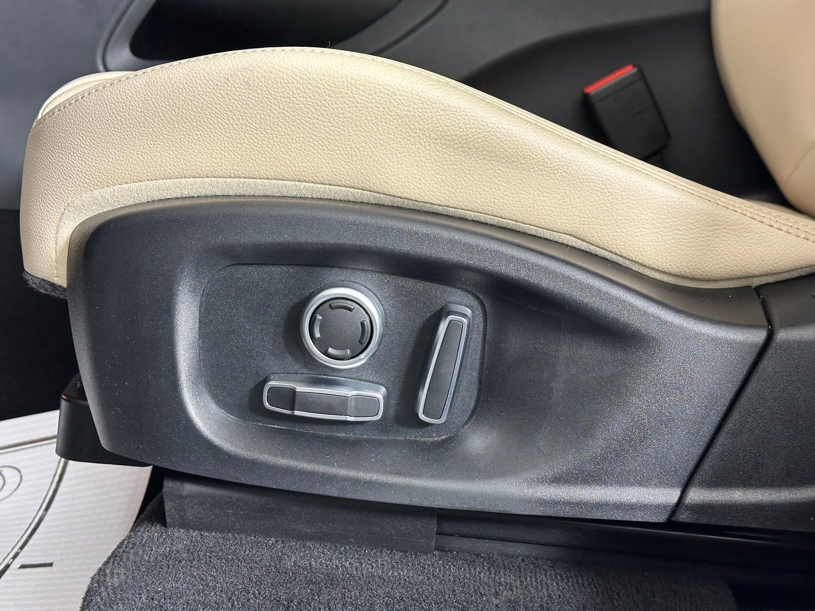 Used 2020 Jaguar F-PACE Premium image 7