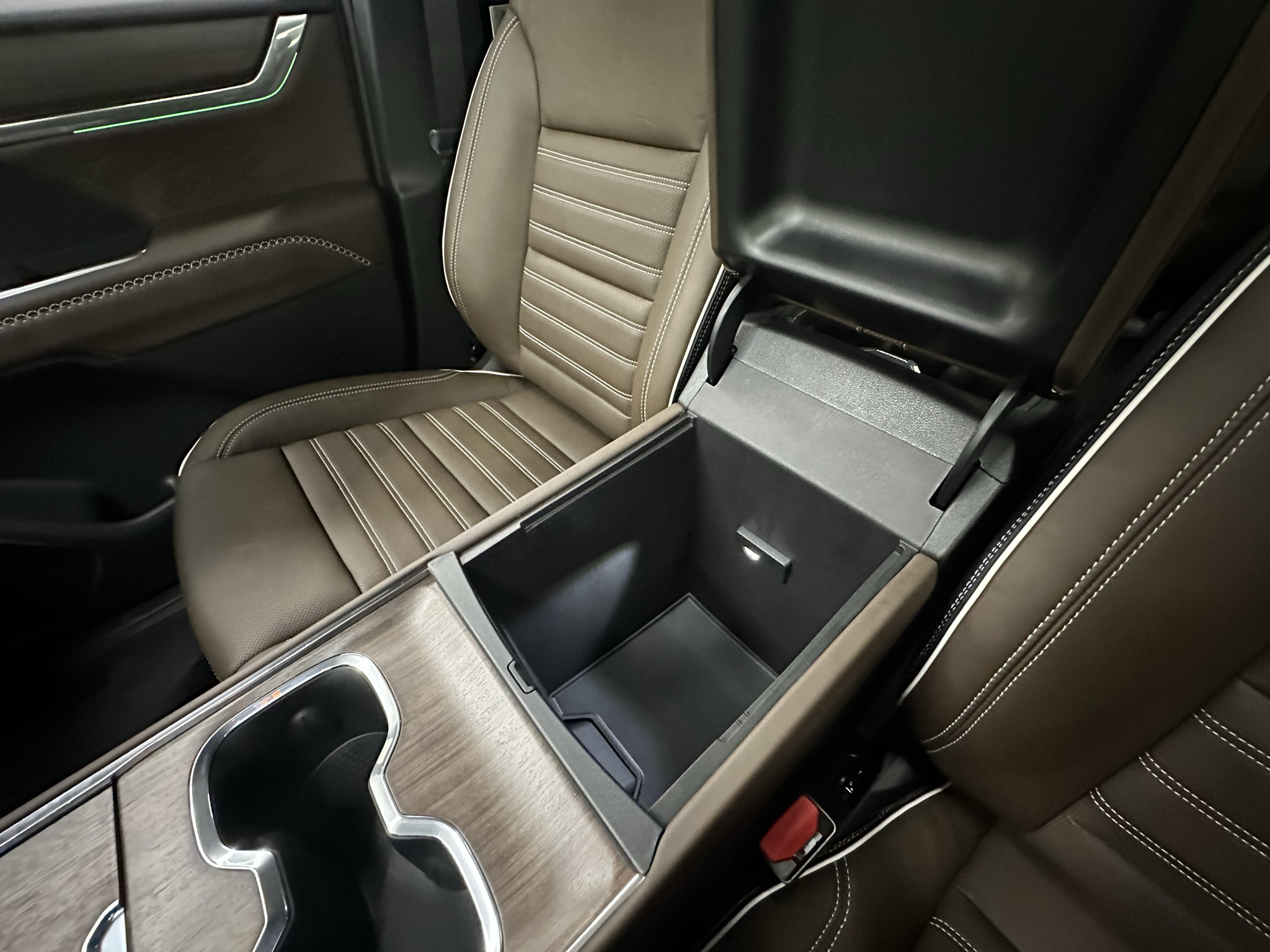 New 2027 GMC Acadia Denali Ultimate w/ LPO, Floor Liner Package AWD/4WD image 39
