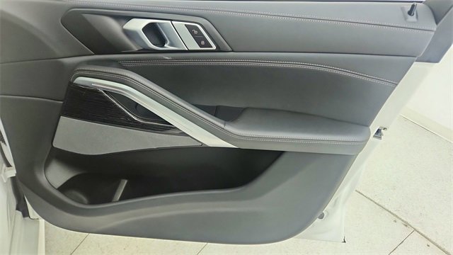 Used 2024 BMW X6 xDrive40i w/ Premium Package image 25