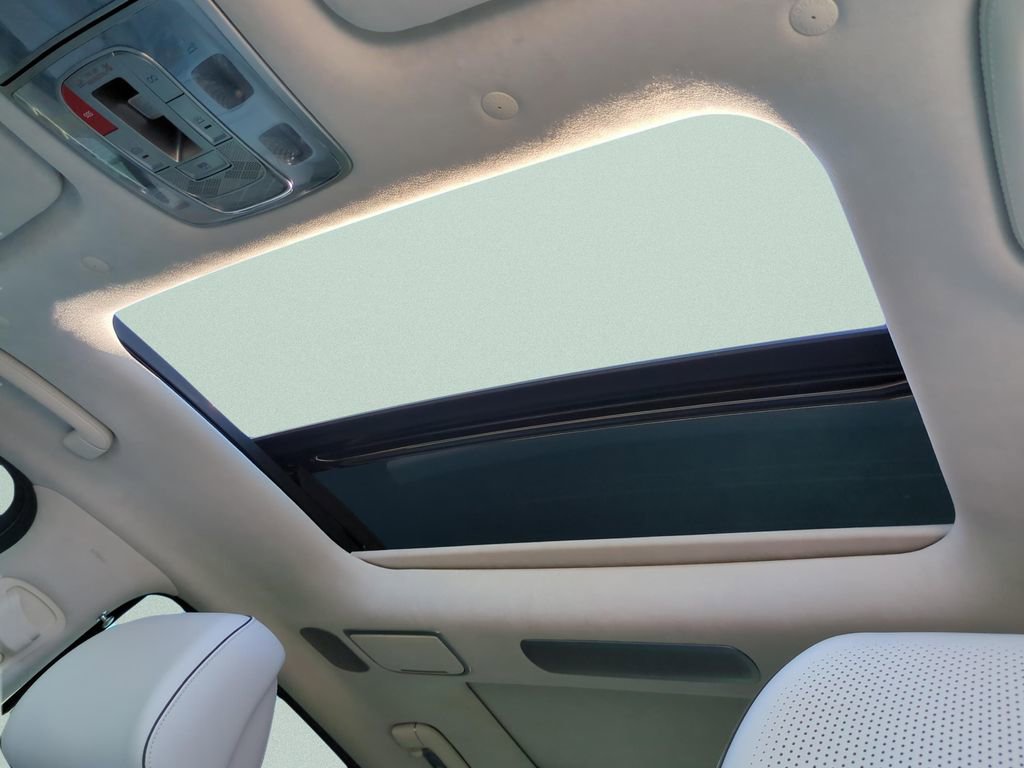 Used 2025 Genesis G90 3.5T image 18