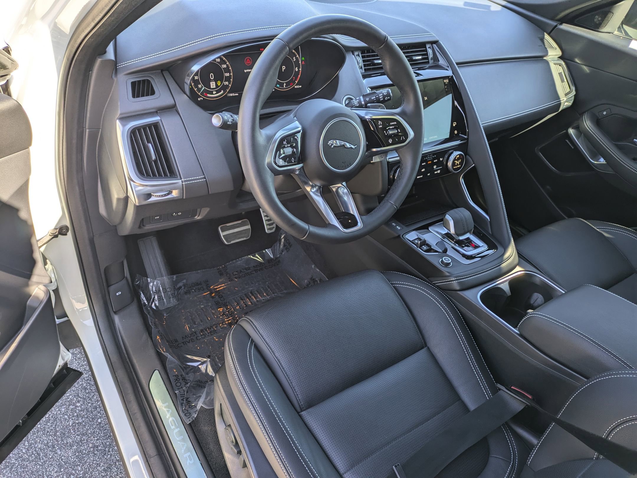 Used 2024 Jaguar E-PACE R-Dynamic SE image 9