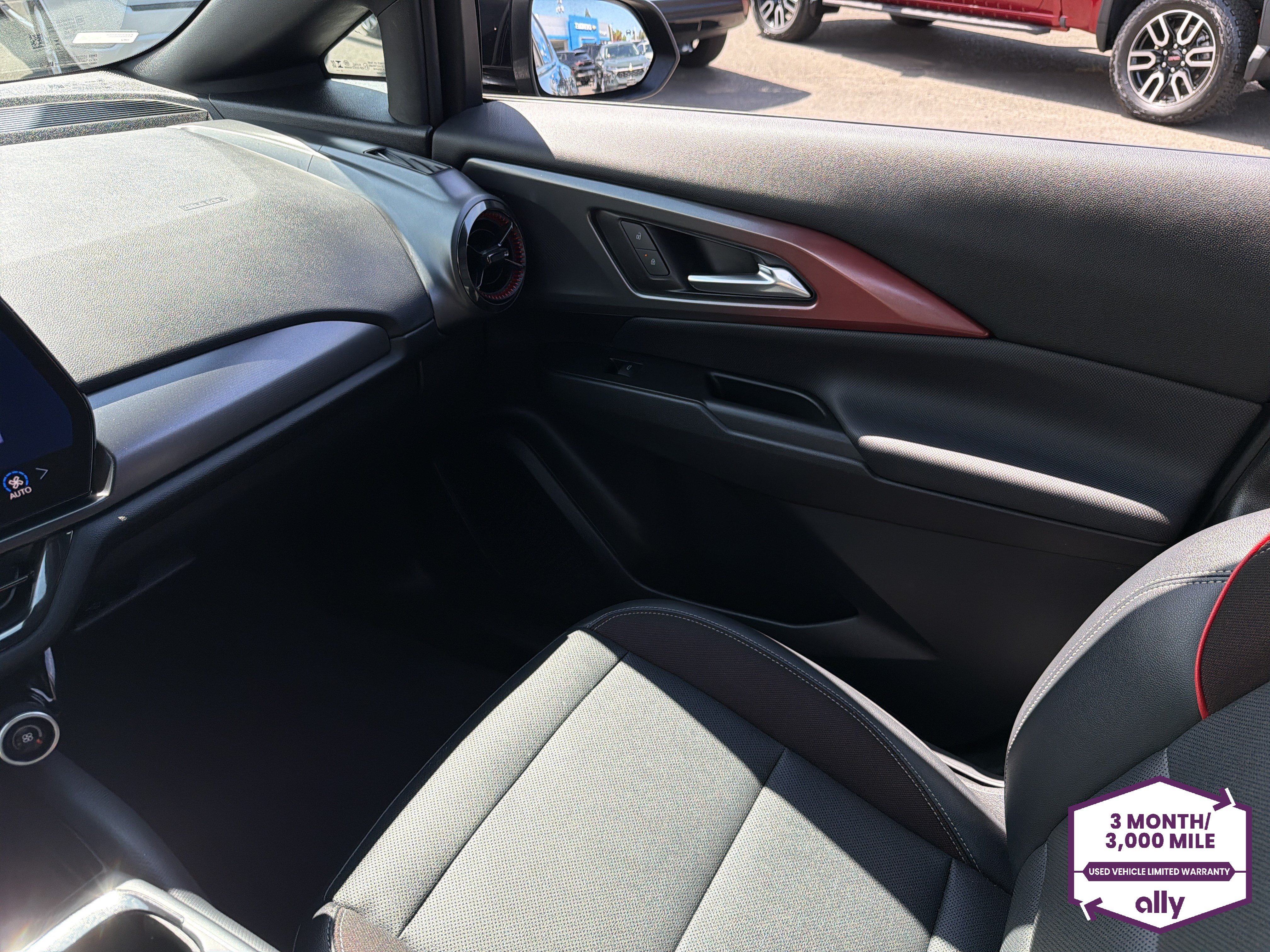 Used 2024 Chevrolet Equinox EV RS FWD image 25