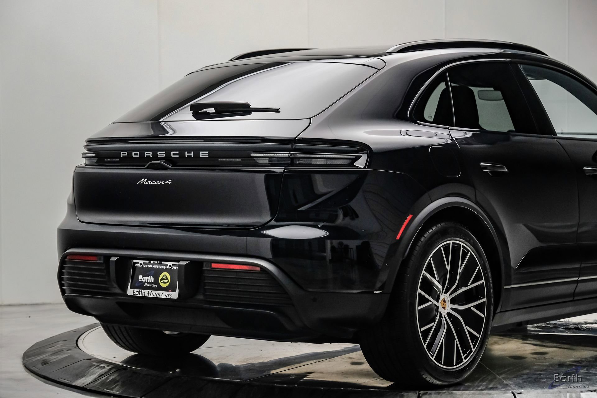 Used 2025 Porsche Macan 4 Electric AWD/4WD image 17
